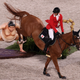 La estatua durante la final individual de saltos a caballo de los Juegos Olímpicos de Tokio 2020